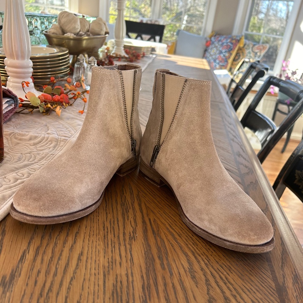 Brand New Frye Carly Leather Zip Chelsea Booties - 7.5